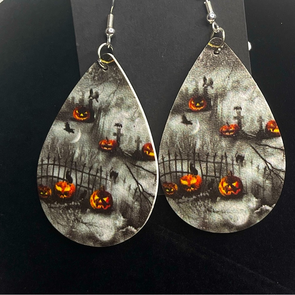 🥰NWOT Pumpkin patch double sided leather teardrop shape earrings🥰